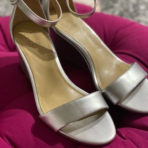 Naturalizer (Size 10M) Silver Wedge Sandal